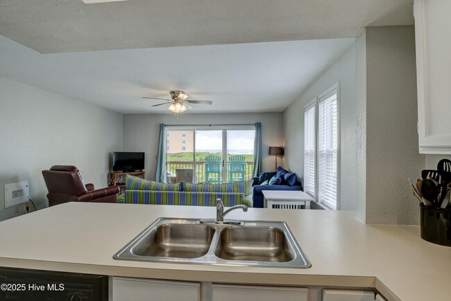 Building Photo - 918 N New River Dr