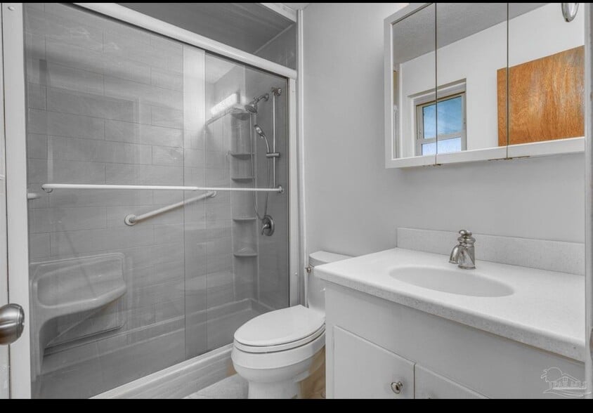 Master Bath - 4866 Cuerro Ct