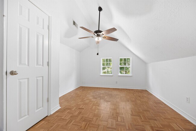 Building Photo - 12 Dewthread Ct