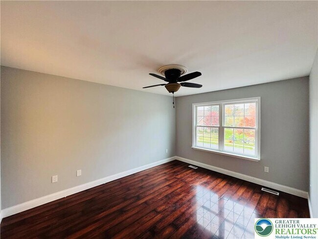 Building Photo - 2274 Briarwood Dr