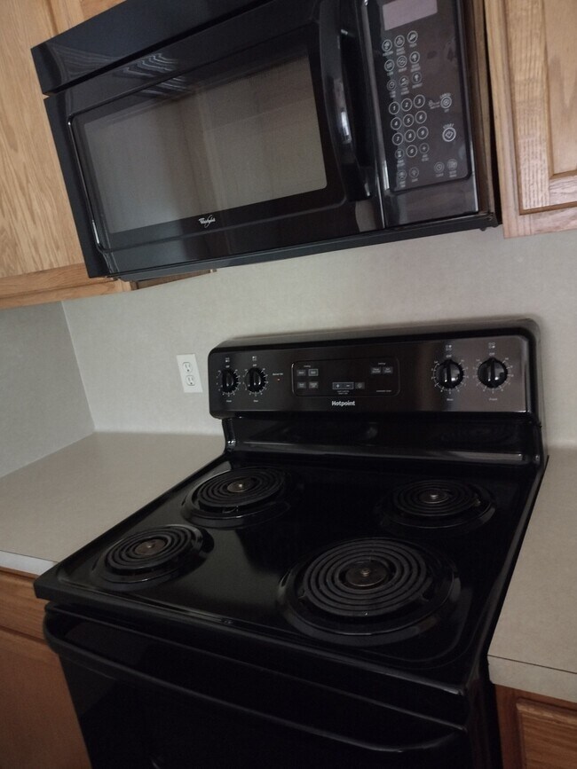 Building Photo - 8051 Bay Branch Dr