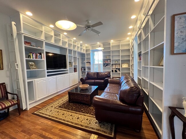 Building Photo - 4 Lee St