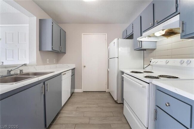 Building Photo - 221 Mission Catalina Ln
