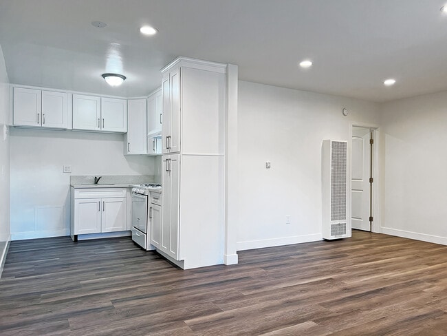 Kitchen/Living Room - 7228 Haskell Ave
