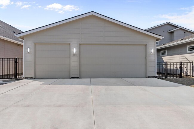 Building Photo - 3811 S Eckert Rd