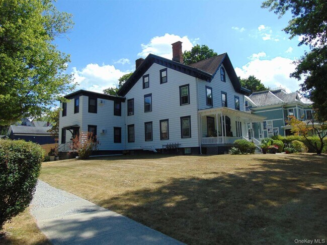 Building Photo - 113 Academy St