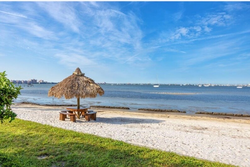 Building Photo - 3735 42nd Way S