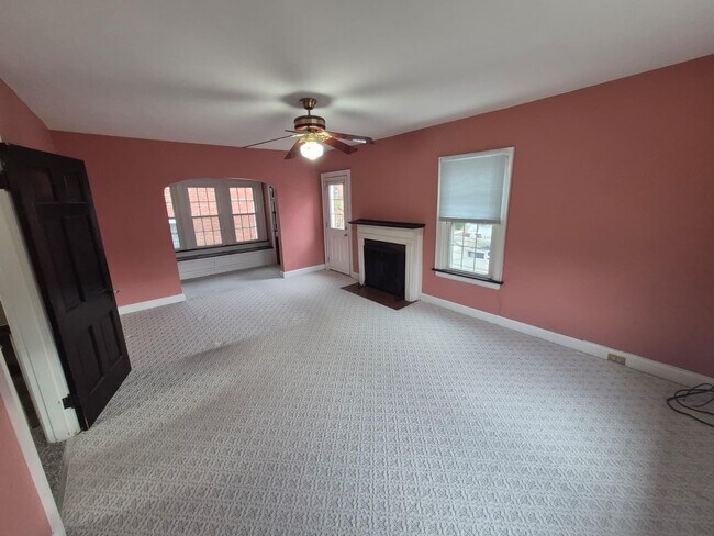 Building Photo - 2843 Ashland Ave