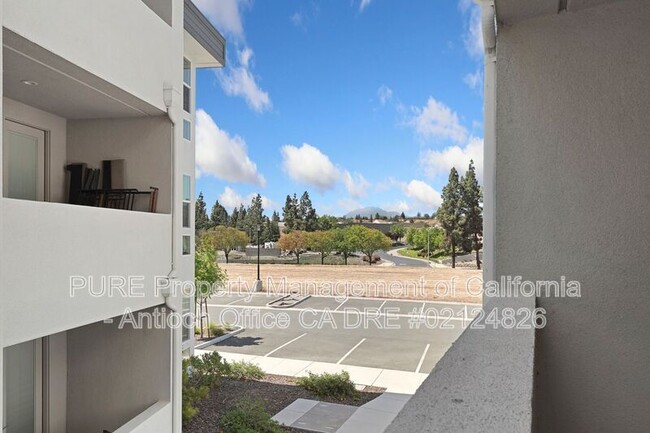 Building Photo - 2600 Wildflower Sta Pl