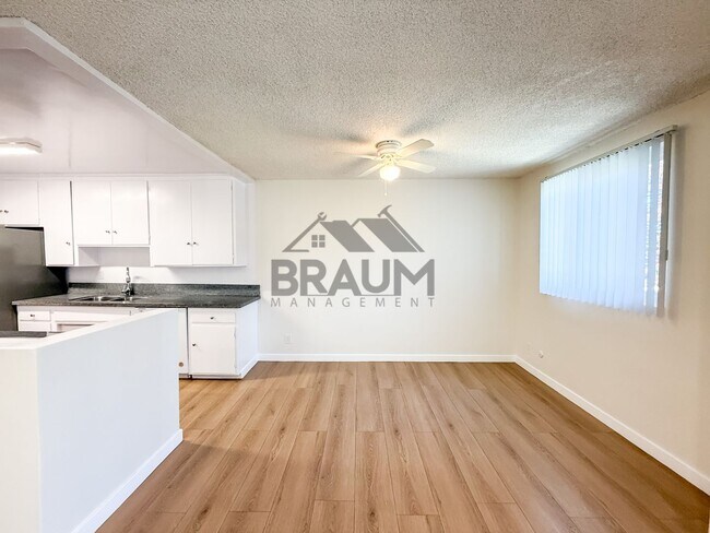 Building Photo - 6039 Whitsett Ave