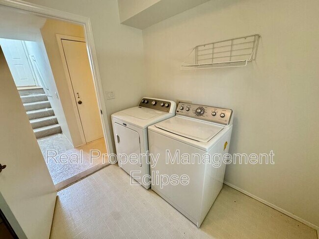 Building Photo - 7126 NE 165th Pl