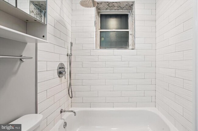 Building Photo - 1740 18th St NW