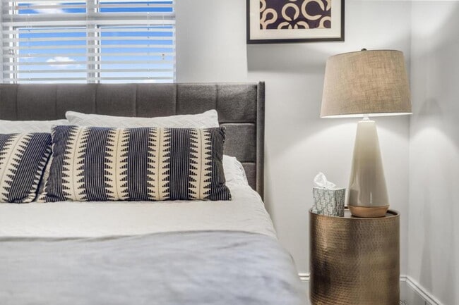 Building Photo - 210 Raceday Center Dr