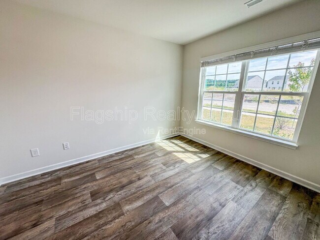 Building Photo - 2136 Montalvan Dr