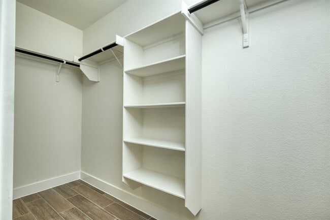 Building Photo - 436 Parkline Dr