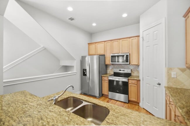 Building Photo - $500 OFF 1st Month's RENT! Gated Serenity ...