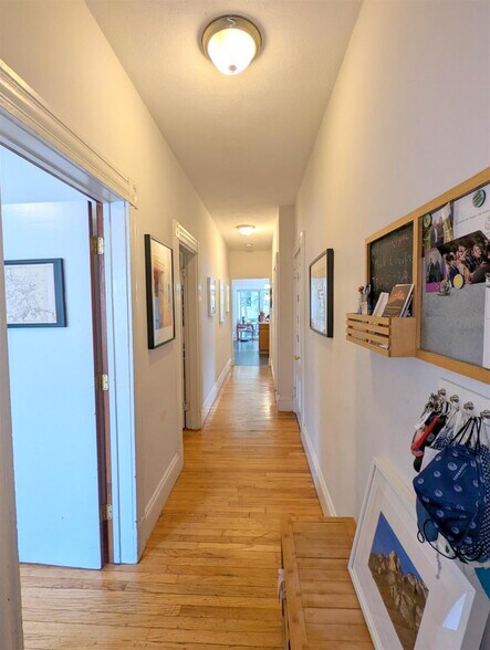 Building Photo - 392 Washington St