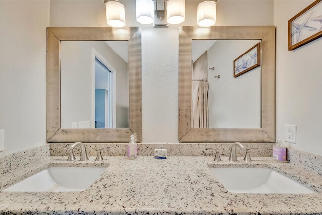 Building Photo - 2529 Croton Ave