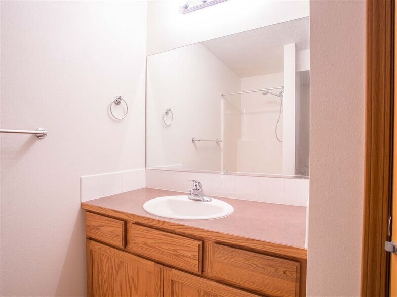 Building Photo - 4319 N Blake Rd