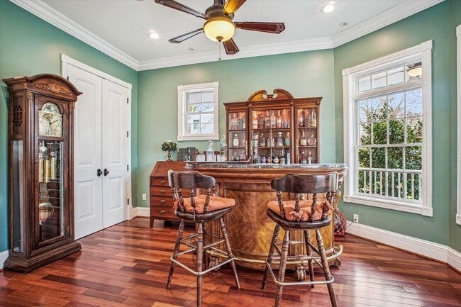 Building Photo - Stunning and Spacious Single Family Home S...