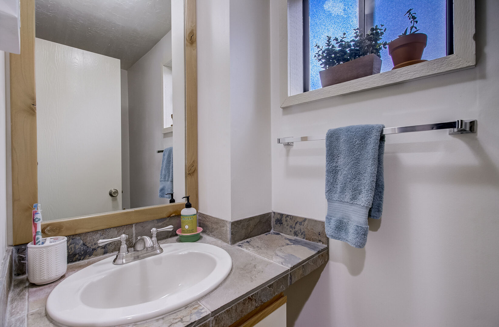 Building Photo - 1583 Three Kings Dr