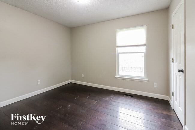 Building Photo - 412 N Crest Dr