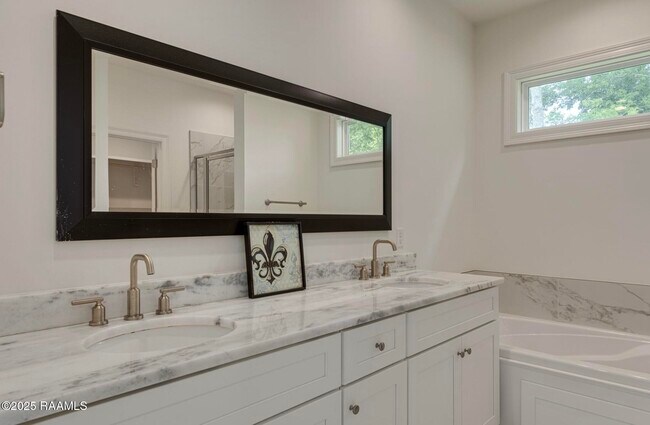 Building Photo - 211 Alpine Dr