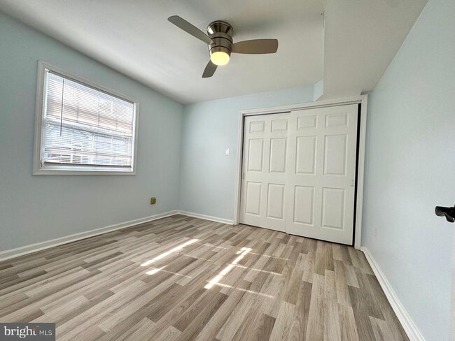 Building Photo - 3614 Lakeside Dr