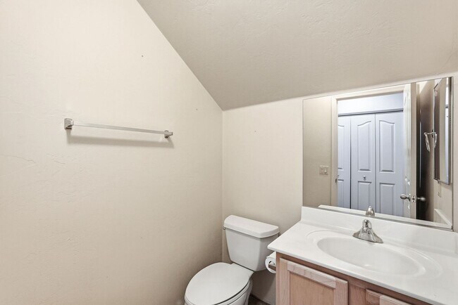 Building Photo - 630 Harvill Dr