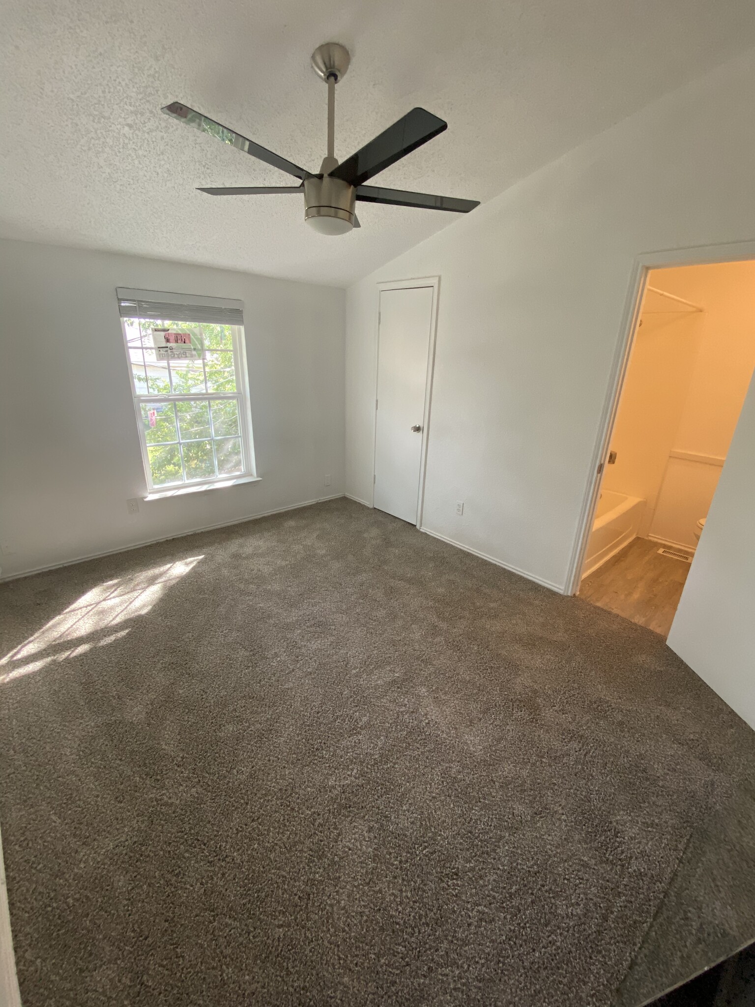 Building Photo - 311 Kings Way Dr