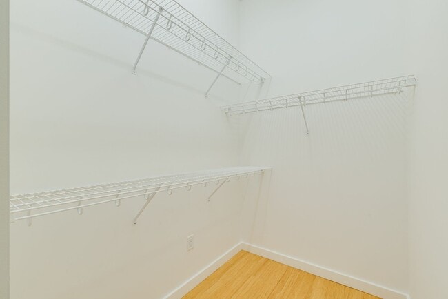 Building Photo - Light & bright 1-bdrm/1-bath condo in desi...