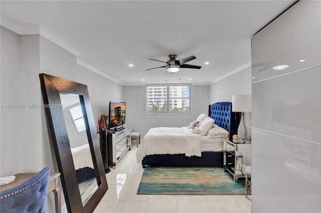 Building Photo - 9273 Collins Ave