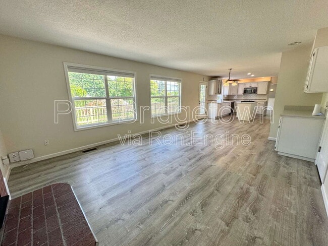 Building Photo - 11814 SW Dickinson Ct
