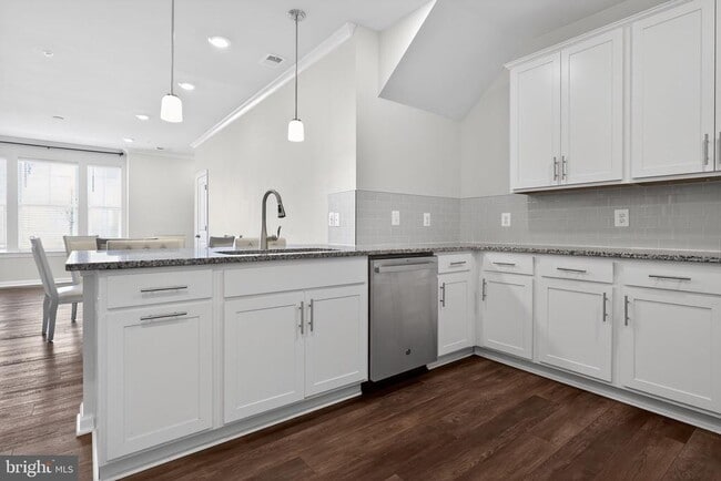 Building Photo - 14937 River Walk Way