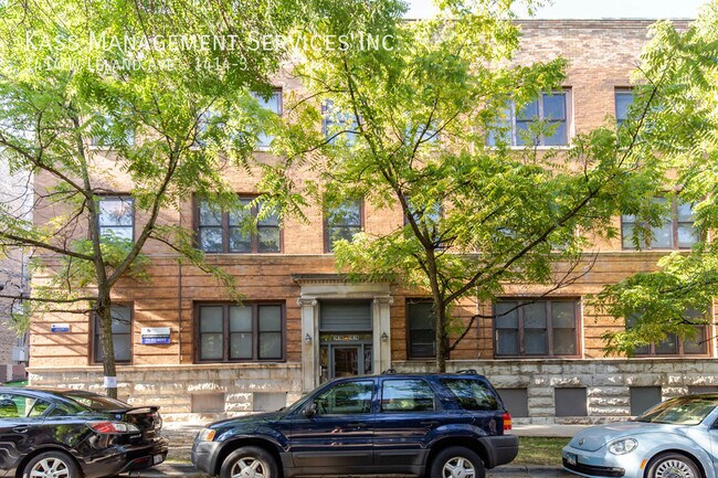 Building Photo - 1414 W Leland Ave