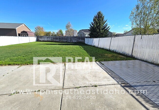 Building Photo - Spacious & Updated 2 Bedroom, 2 Bathroom Twin Home in Ammon with Fenced Backyard and Hookups (Ida...