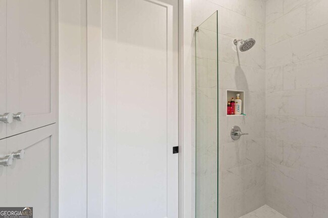 Building Photo - 10879 Serenbe Ln