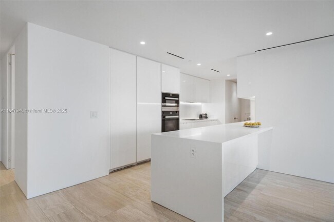 Building Photo - 9001 Collins Ave