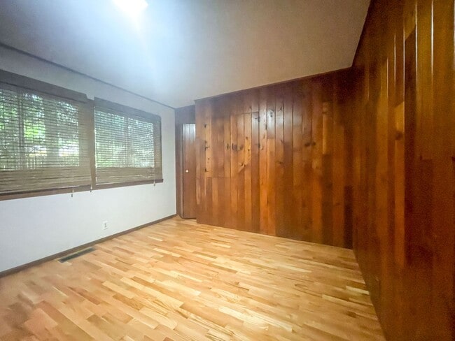 Building Photo - 3Bd/2.5Ba Edmonds Home