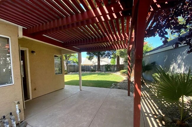 Building Photo - Freshly Painted 3 Bedroom + Loft in Desirable Elk Grove Neighborhood