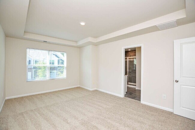 Building Photo - Easy Tega Cay Living in a Thoughtfully Updated Townhome