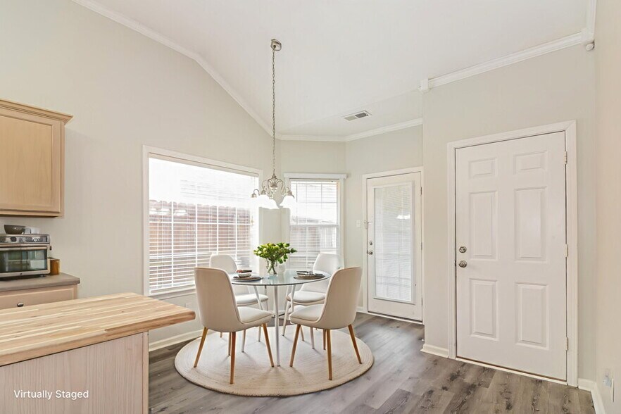 Building Photo - 8696 Eagle View Dr