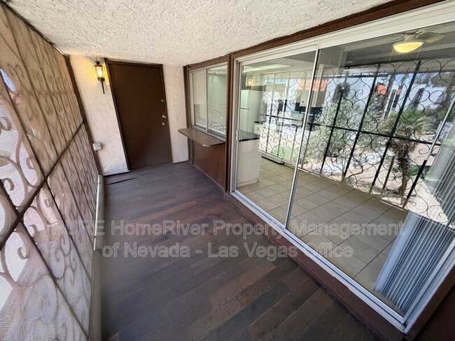 Building Photo - 1405 E Vegas Valley Dr
