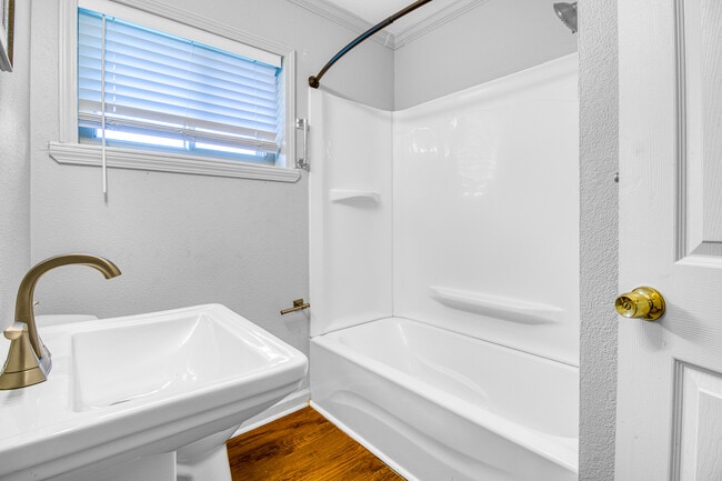 Bathroom with bathtub - 3447 Pierce St