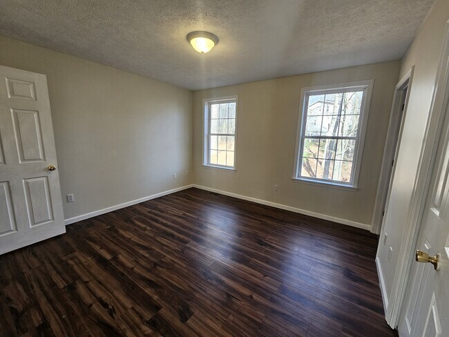 Building Photo - 109 Debbie Dr