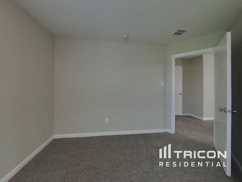Building Photo - 20603 Fair Castle Dr