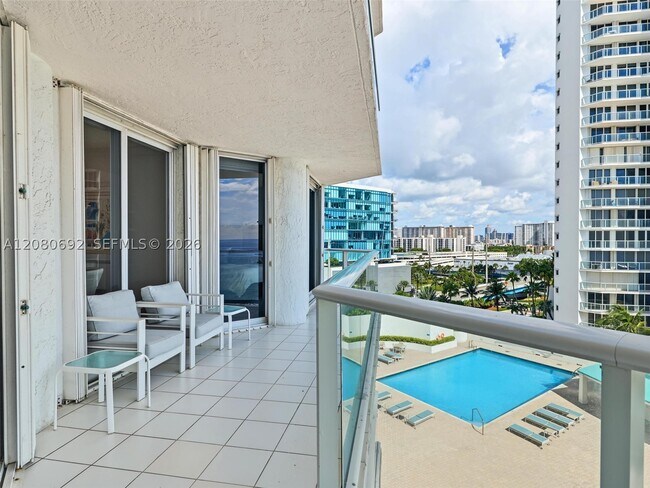 Building Photo - 16445 Collins Ave