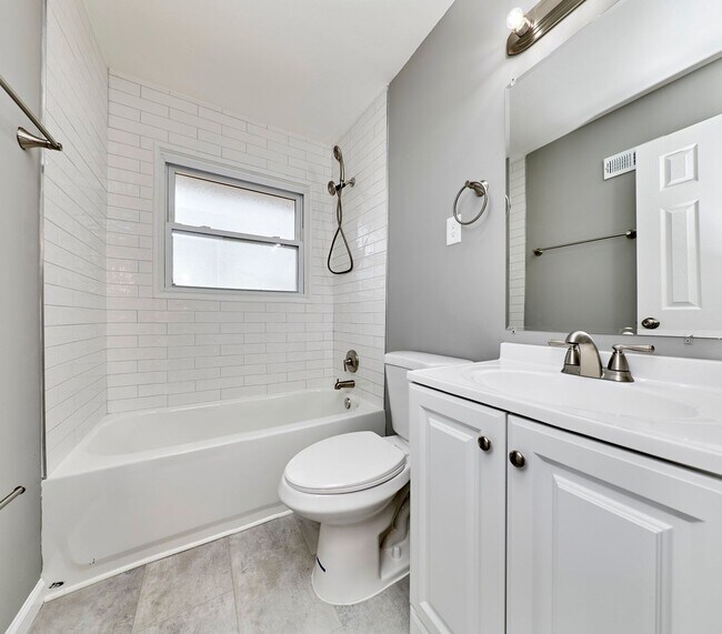 Building Photo - 255 Florisota Dr