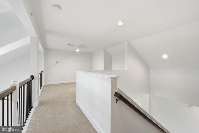 Building Photo - 13940 Greendale Dr
