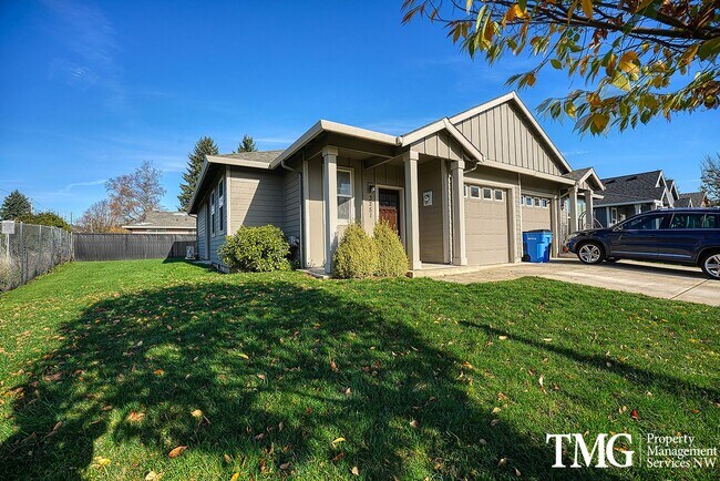 Building Photo - Modern Duplex with Open Layout in Washougal